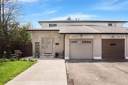 3697 ELLENGALE Drive  Mississauga, ON L5C 2A1