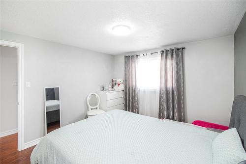 3697 Ellengale Drive, Mississauga, ON - Indoor Photo Showing Bedroom