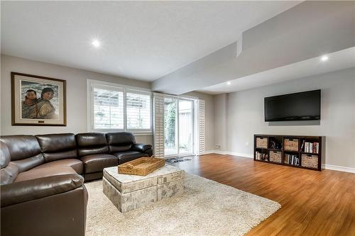 4028 Alexan Crescent, Burlington, ON - Indoor Photo Showing Living Room