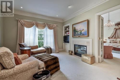 83 Bayview Ridge, Toronto, ON - Indoor Photo Showing Living Room With Fireplace