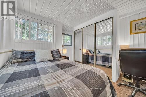 9 - 580 Beaver Creek Road, Waterloo, ON - Indoor Photo Showing Bedroom