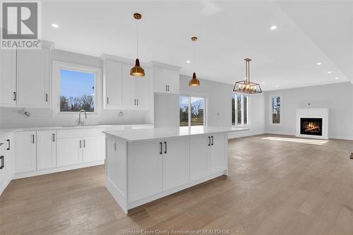 37 Kingsbridge, Amherstburg, ON - Indoor Photo Showing Kitchen With Upgraded Kitchen