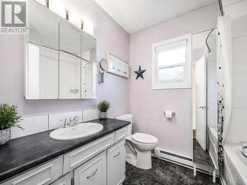 723 Regent Avenue, Enderby, BC - Indoor Photo Showing Bathroom