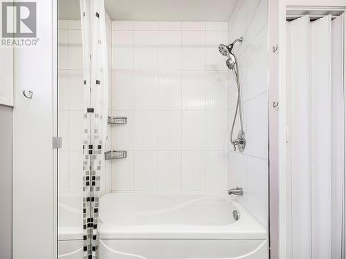 723 Regent Avenue, Enderby, BC - Indoor Photo Showing Bathroom