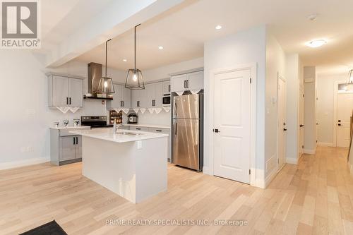 1091 Upperpoint Avenue, London, ON - Indoor Photo Showing Kitchen