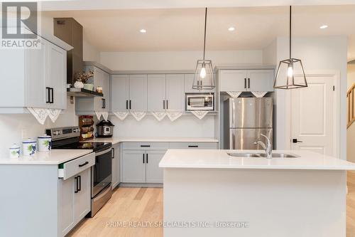 1091 Upperpoint Avenue, London, ON - Indoor Photo Showing Kitchen With Double Sink With Upgraded Kitchen