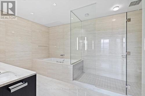 5602 - 180 University Avenue, Toronto, ON - Indoor Photo Showing Bathroom