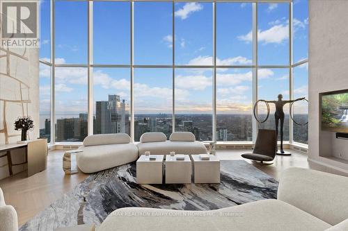 5602 - 180 University Avenue, Toronto, ON - Indoor Photo Showing Living Room