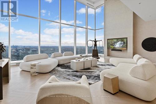 5602 - 180 University Avenue, Toronto, ON - Indoor Photo Showing Living Room