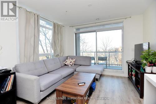 204 - 467 Charlton Avenue E, Hamilton, ON - Indoor Photo Showing Living Room