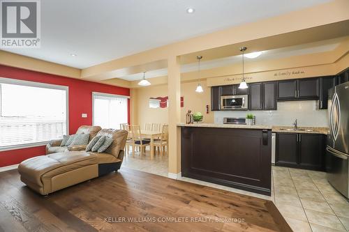 51 Redcedar Crescent, Hamilton, ON - Indoor Photo Showing Kitchen
