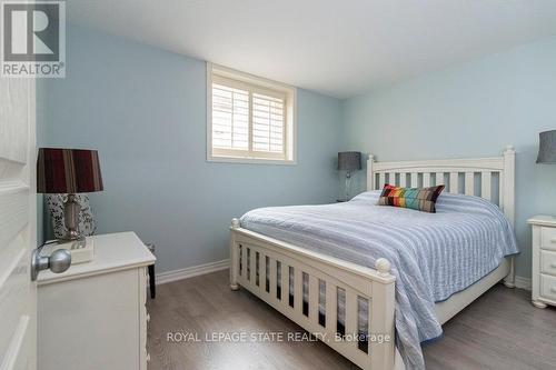8 Carmichael Trail, Hamilton, ON - Indoor Photo Showing Bedroom