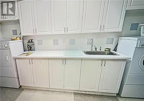 8 Carmichael Trail, Hamilton, ON - Indoor Photo Showing Laundry Room