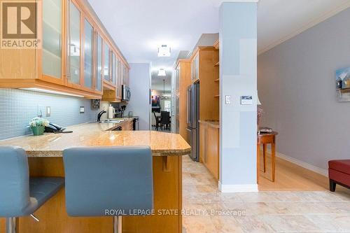 8 Carmichael Trail, Hamilton, ON - Indoor Photo Showing Kitchen