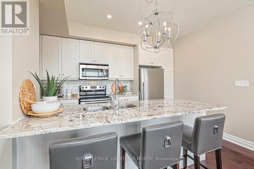 301 - 1 Shipyard Lane, Collingwood, ON - Indoor Photo Showing Kitchen With Upgraded Kitchen