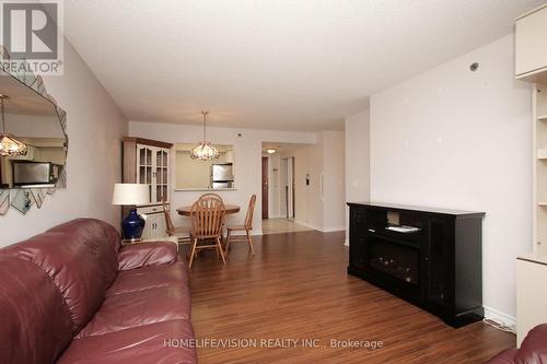 2405 - 100 Burloak Drive, Burlington, ON - Indoor Photo Showing Living Room