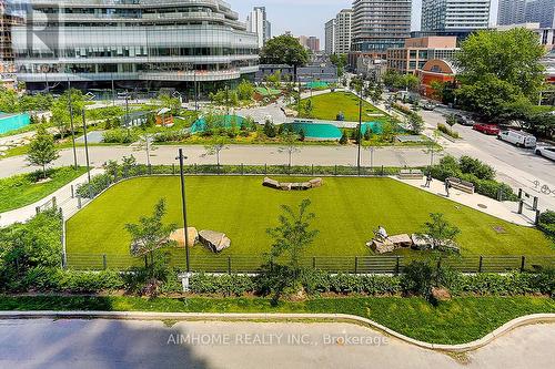 308 - 909 Bay Street, Toronto, ON - Outdoor