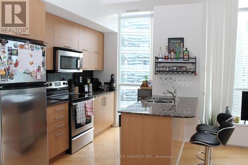 3108 - 65 Bremner Boulevard, Toronto, ON - Indoor Photo Showing Kitchen With Double Sink