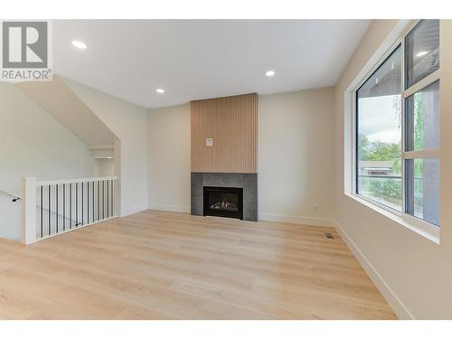 853 Kinnear Court, Kelowna, BC - Indoor With Fireplace