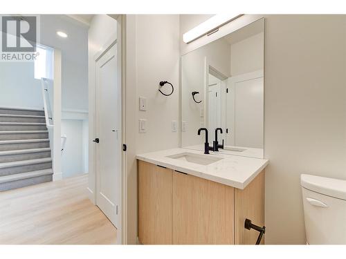 853 Kinnear Court, Kelowna, BC - Indoor Photo Showing Bathroom