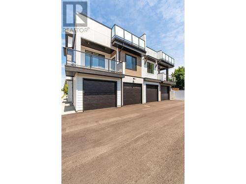 853 Kinnear Court, Kelowna, BC - Outdoor With Balcony