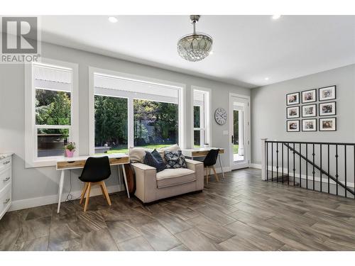 2030 Canoe Beach Drive Ne, Salmon Arm, BC - Indoor Photo Showing Living Room