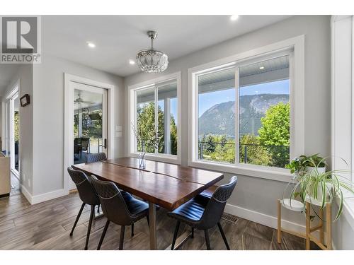 2030 Canoe Beach Drive Ne, Salmon Arm, BC - Indoor Photo Showing Dining Room