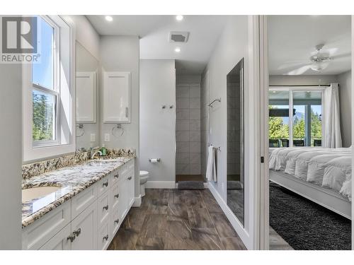 2030 Canoe Beach Drive Ne, Salmon Arm, BC - Indoor Photo Showing Bathroom