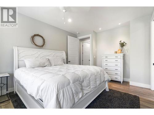 2030 Canoe Beach Drive Ne, Salmon Arm, BC - Indoor Photo Showing Bedroom