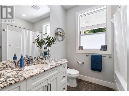 2030 Canoe Beach Drive Ne, Salmon Arm, BC - Indoor Photo Showing Bathroom