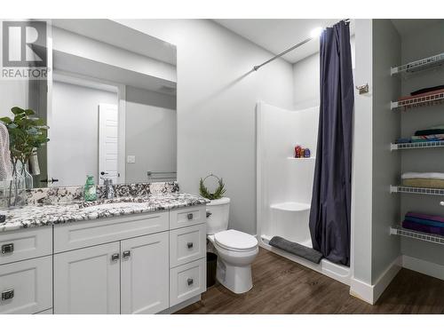 2030 Canoe Beach Drive Ne, Salmon Arm, BC - Indoor Photo Showing Bathroom