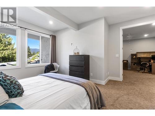 2030 Canoe Beach Drive Ne, Salmon Arm, BC - Indoor Photo Showing Bedroom