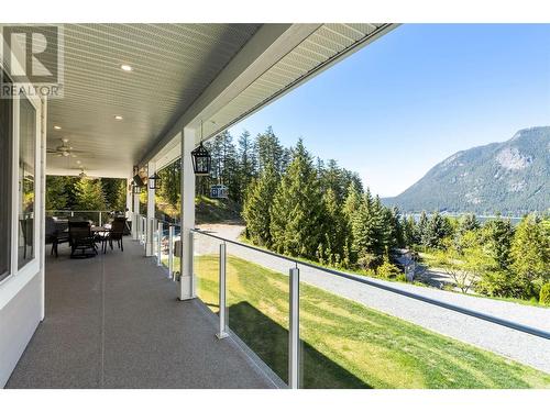 2030 Canoe Beach Drive Ne, Salmon Arm, BC - Outdoor With Exterior