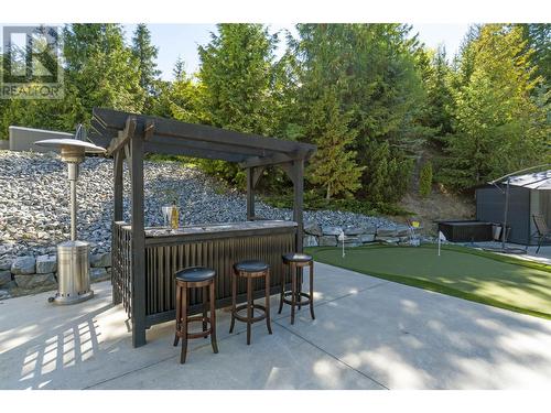 2030 Canoe Beach Drive Ne, Salmon Arm, BC - Outdoor With Backyard