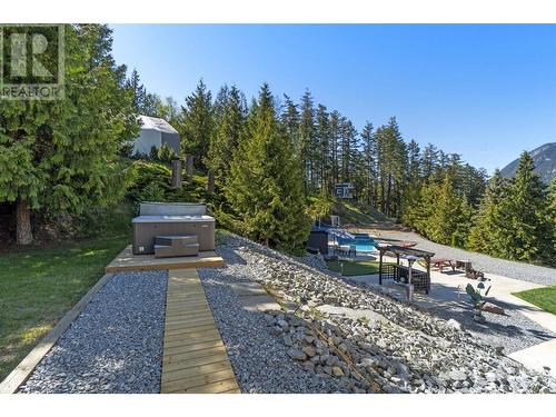 2030 Canoe Beach Drive Ne, Salmon Arm, BC - Outdoor