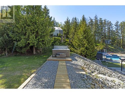 2030 Canoe Beach Drive Ne, Salmon Arm, BC - Outdoor