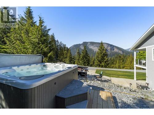 2030 Canoe Beach Drive Ne, Salmon Arm, BC - Outdoor With Deck Patio Veranda