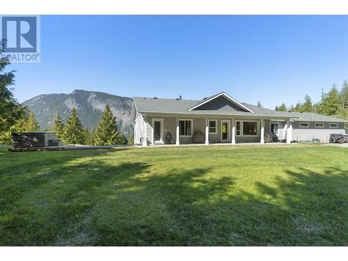 2030 Canoe Beach Drive Ne, Salmon Arm, BC - Outdoor With Deck Patio Veranda