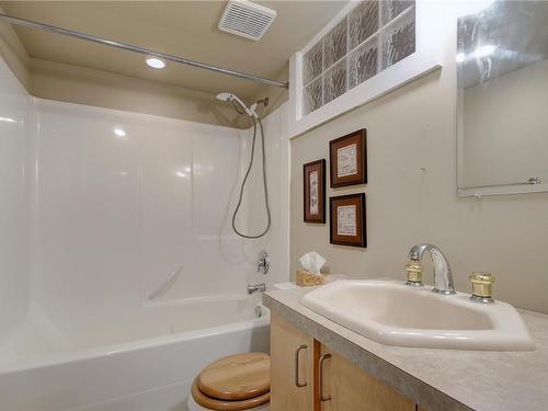 5700 West Saanich Rd, Saanich, BC - Indoor Photo Showing Bathroom