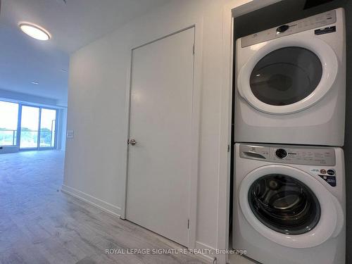 440-7 Golden Lion Hts, Toronto, ON - Indoor Photo Showing Laundry Room