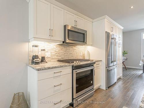 215 Cherry St, Ingersoll, ON - Indoor Photo Showing Kitchen With Upgraded Kitchen