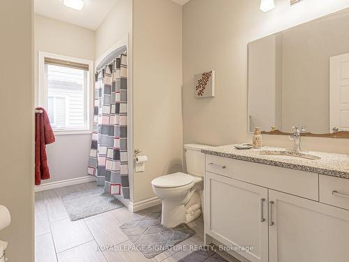 215 Cherry St, Ingersoll, ON - Indoor Photo Showing Bathroom