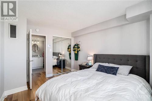 530 Laurier Avenue W Unit#1409, Ottawa, ON - Indoor Photo Showing Bedroom