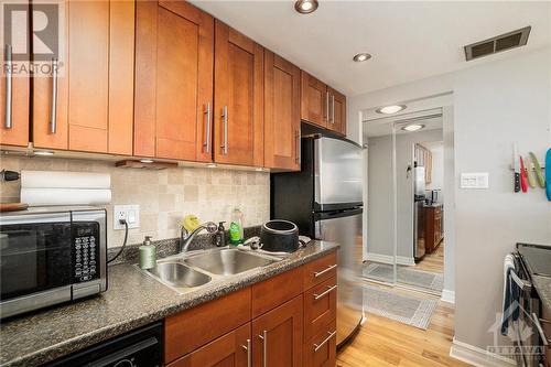 530 Laurier Avenue W Unit#1409, Ottawa, ON - Indoor Photo Showing Kitchen With Double Sink
