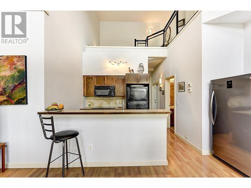 1331 Ellis Street Unit# 406, Kelowna, BC - Indoor Photo Showing Kitchen