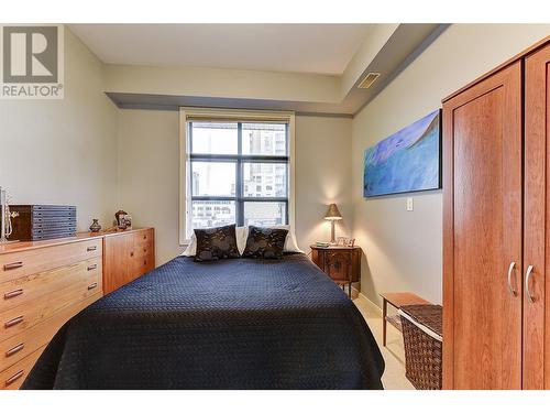 1331 Ellis Street Unit# 406, Kelowna, BC - Indoor Photo Showing Bedroom