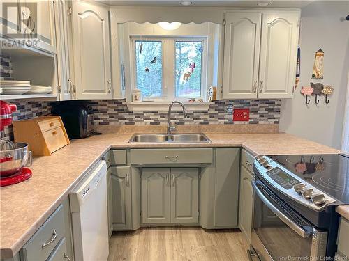 7786 107 Route, Glassville, NB - Indoor Photo Showing Kitchen With Double Sink