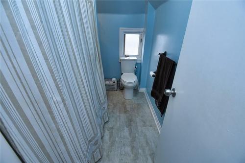 83 Sherman Avenue N, Hamilton, ON - Indoor Photo Showing Bathroom