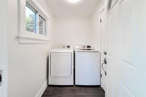 33 Cedar Avenue, Hamilton, ON - Indoor Photo Showing Laundry Room