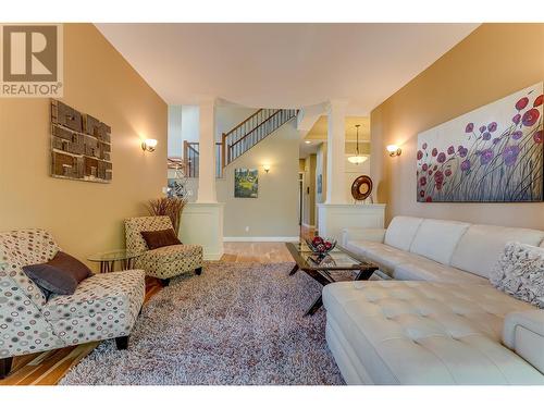 10830 Kalamalka Road, Coldstream, BC - Indoor Photo Showing Living Room